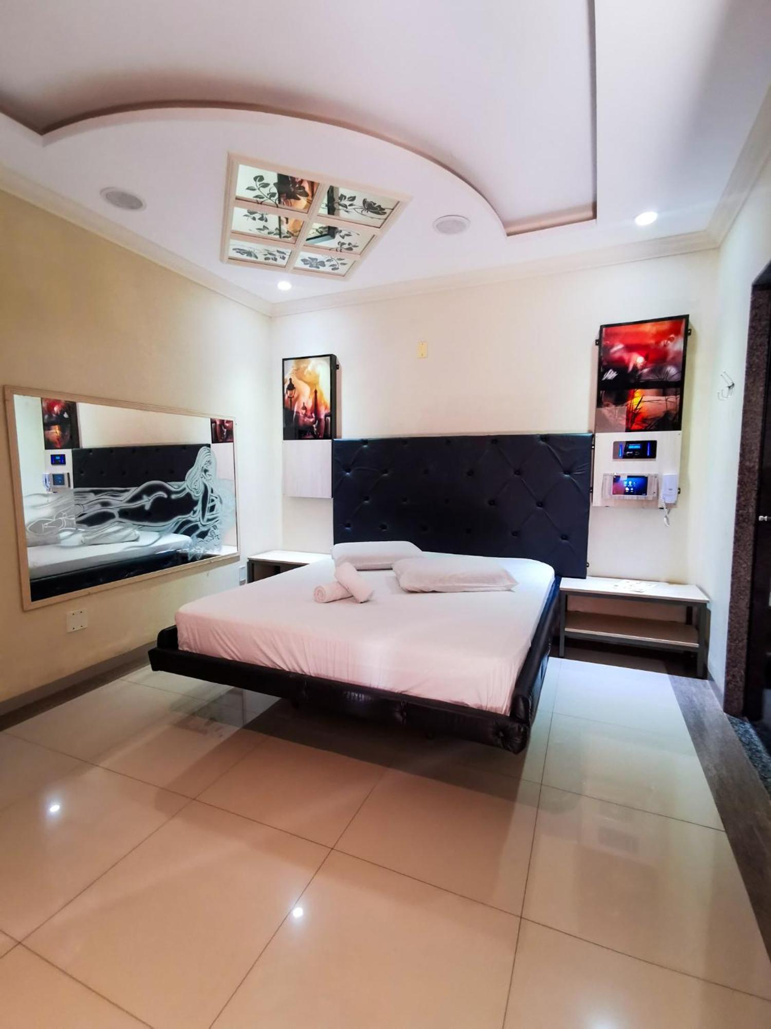 Sp & (adults Only) Hotel del amor